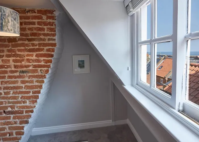 Host & - Jet ウィットビー